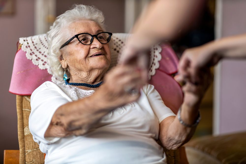 Elderly-Lady-holding-hands