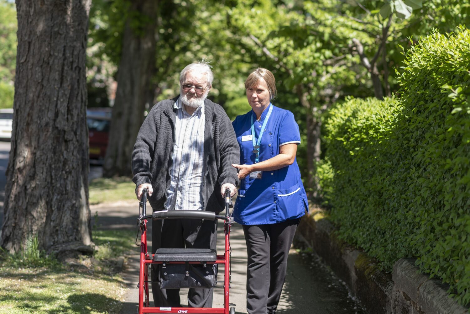 home care support lady helping elderly gentleman