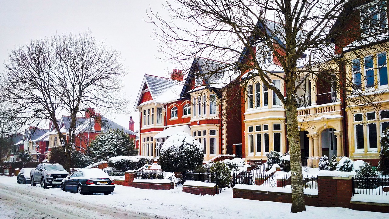 snowy street scene to illustrate story about staying safe and well in winter
